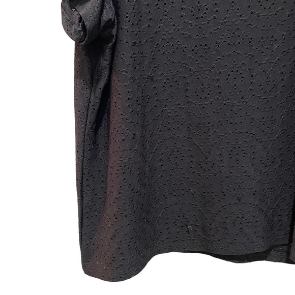 Chelsea & Theodore Flutter Sleeve Eyelet Top Black Size XL - Picture 2 of 6